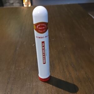 Romeo y Julieta cigar tube